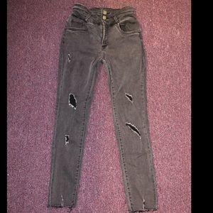 Black stretchy high-waist jeans!